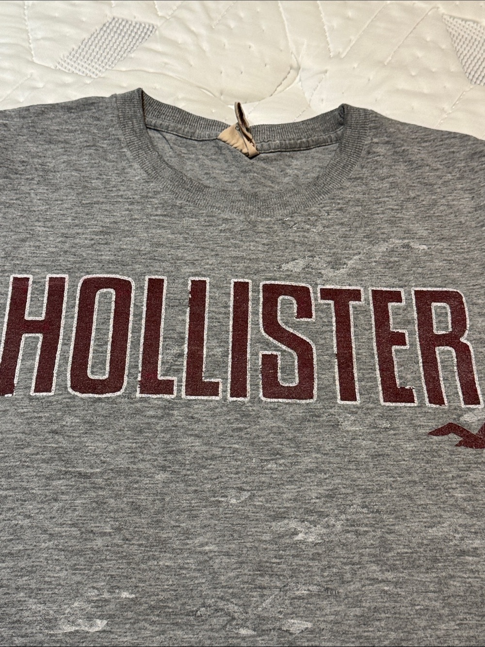 VTG HOLLISTER MENS SHORT SLEEVE GRAY TSHIRT MAROON